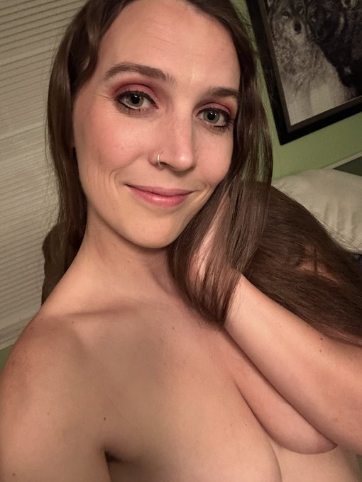Make up on point last night 🔥 https://t.co/PdN4m9aVPN