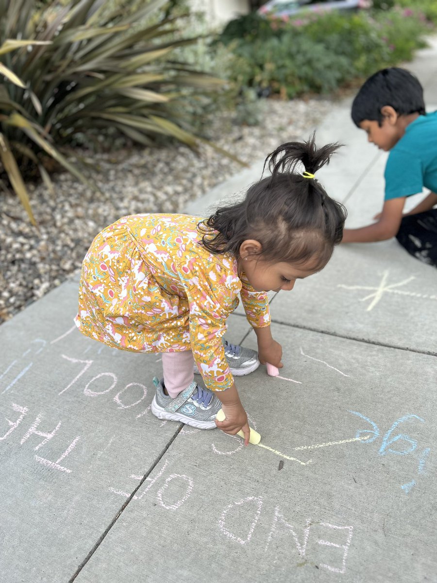 Little artists! Chalk art with my kids.

#mrmakeaway #makeaway #maker #art #arts #design #artsandcrafts #crafts #workshop #artist #designer #ArtistOnTwitter #create #creativity #make #handmade #artsy #school #artteacher #afterschool #teacher #preschool #EarlyChildhood #artwork