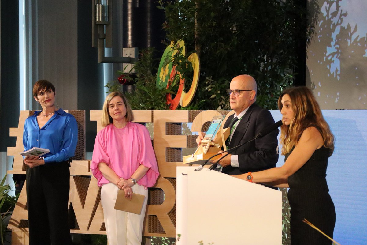 GVAagricultura's tweet photo. 👏🌱 @LIFETECMINE aconsegueix el premi ciutadà com a millor projecte europeu en la #EUGreenWeek23.
🗣️@isauranavarro: «d'un espai degradat hem creat un model referent de restauració ambiental, d'oportunitats per a la biodiversitat, d'integració paisatgística i ecoturisme». https://t.co/pKUXXca1m5