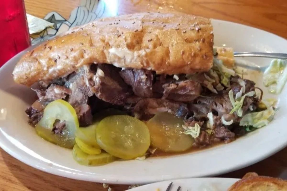 southsidecafe1's tweet photo. We can't imagine our roast beef #PeauxBoys without a side of #pickles! Thank goodness the ancient Mesopotamians invented them. Take a bite of this winning combination today! https://t.co/ycRxZVuWIf