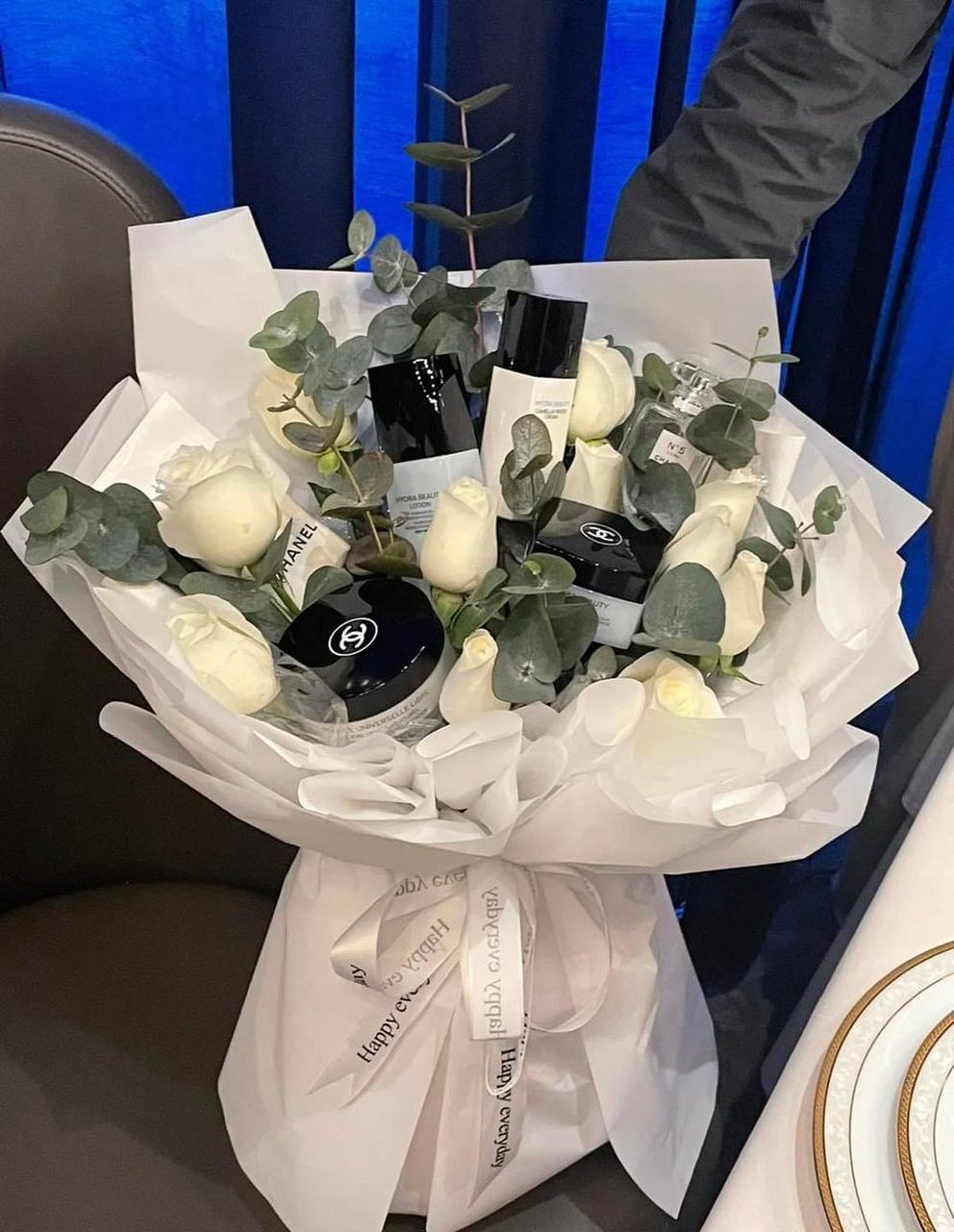 tcbsilzer's tweet photo. #receiving gift ❤️ https://t.co/LhSOD4ncU9