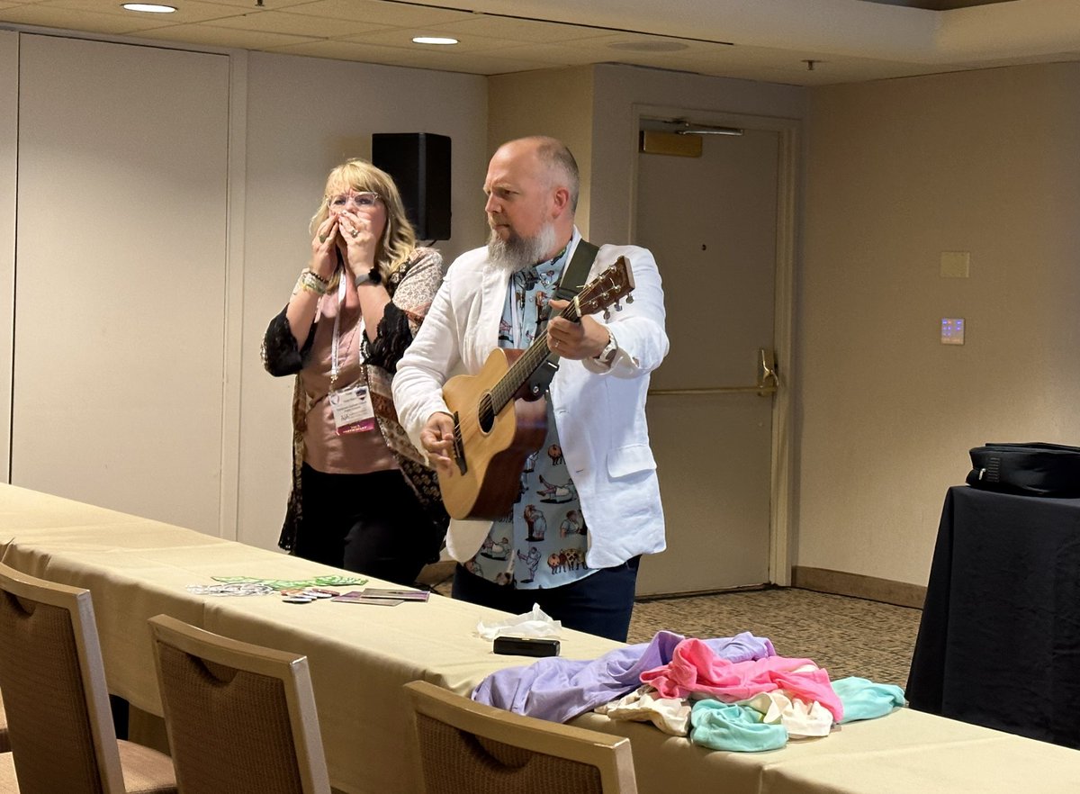 PreisigJessica's tweet image. Never a dull moment when you visit to learn with  @brianbuffington #LearningImpact23