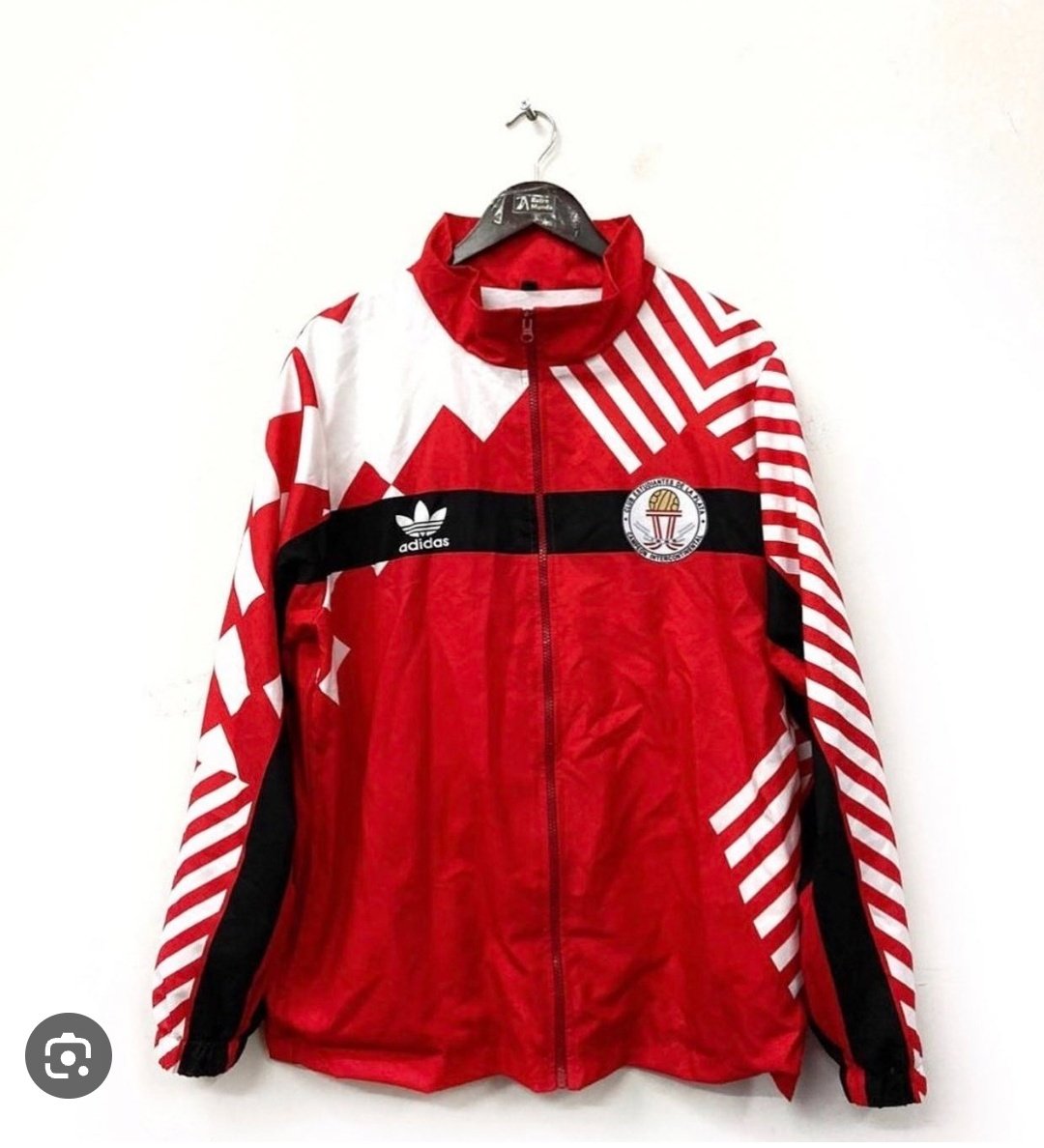 EBidones's tweet photo. Necesito esta campera por favor, alguno que me ayude no la puedo encontrar #EDLP https://t.co/hzBkwsY9FT
