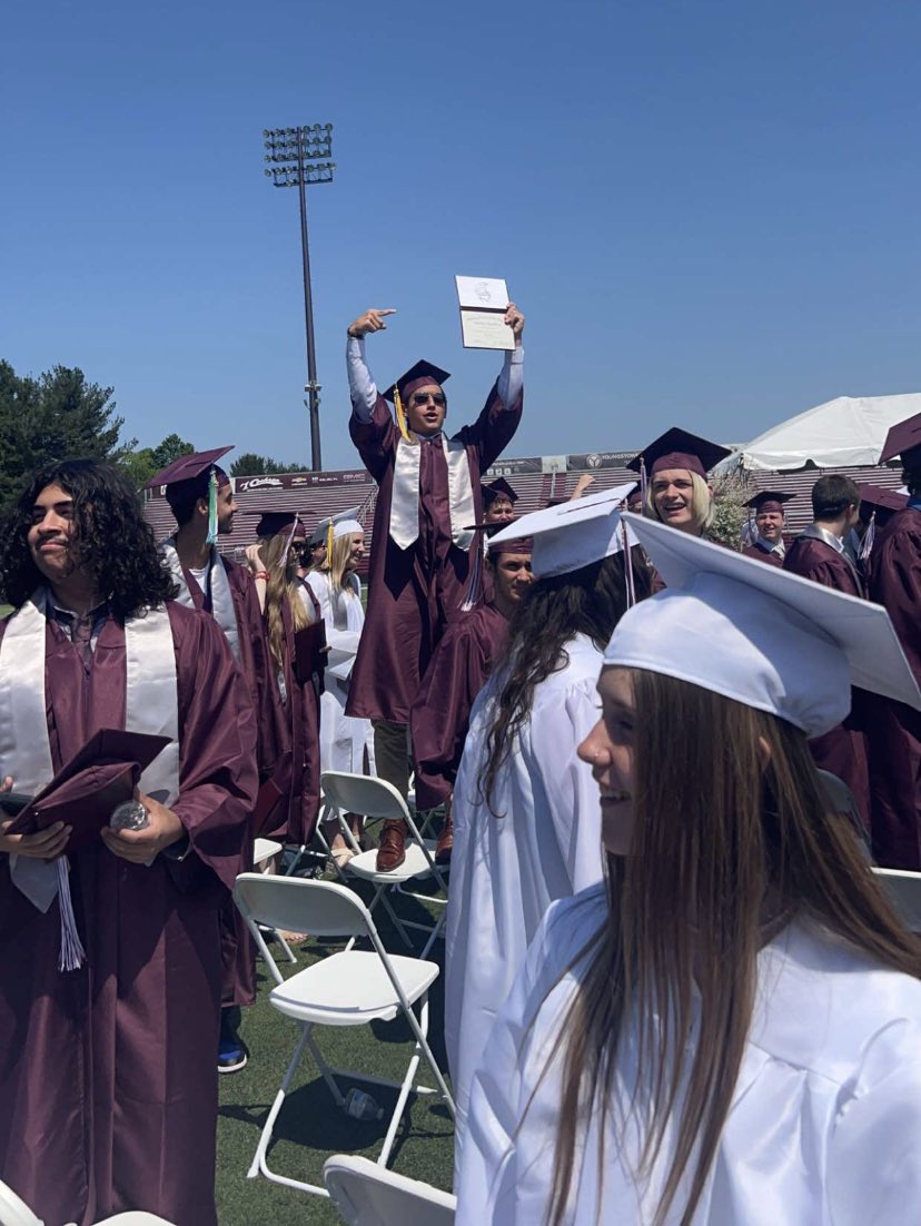 Carson Essad tweet media