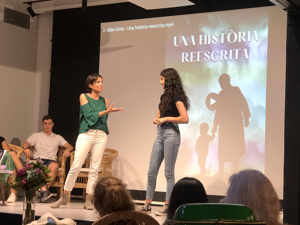 EscolaHoritzo's tweet photo. Els alumnes de l’Escola ens presenten les seves novel·les que, després de quatre anys de feina, ja tenen forma de llibre i de booktrailer. https://t.co/OBYINZIMQu