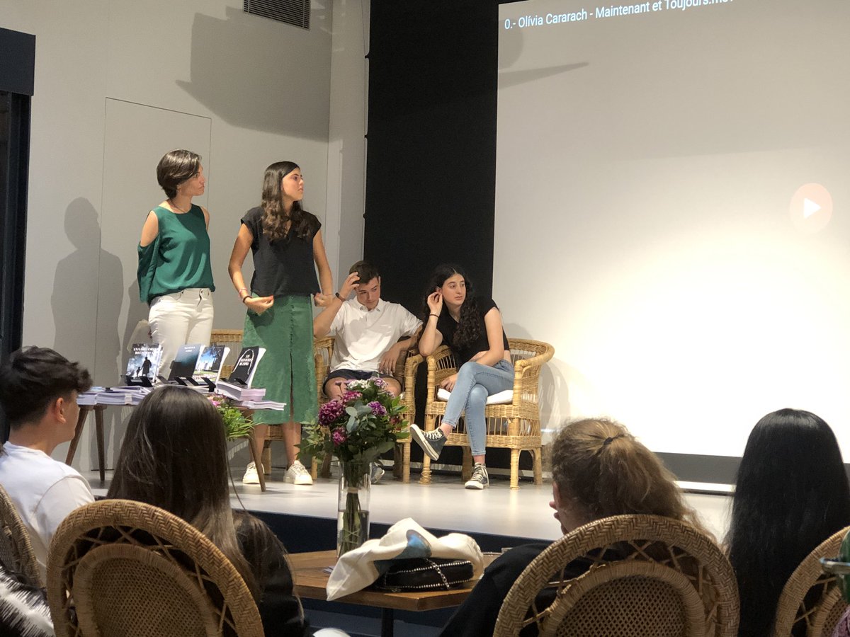 EscolaHoritzo's tweet photo. Els alumnes de l’Escola ens presenten les seves novel·les que, després de quatre anys de feina, ja tenen forma de llibre i de booktrailer. https://t.co/OBYINZIMQu