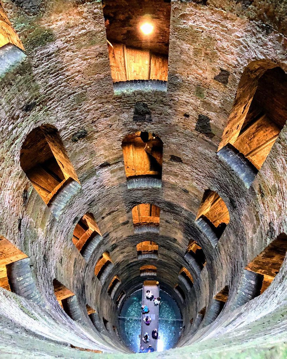 Il Pozzo di San Patrizio a Orvieto, un 
capolavoro d’ingegneria rinascimentale.

Nel lontano 1527, durante il "sacco di Roma", l’allora pontefice Clemente VII cercò rifugio a Orvieto dove decise di commissionare la costruzione di un pozzo che sarebbe dovuto servire come riserva