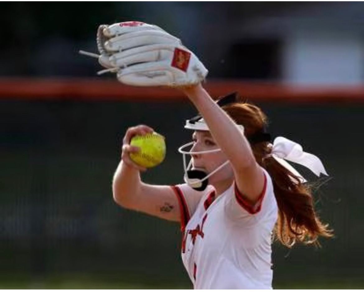 MakMalone2025's tweet photo. Thank you to my peers for voting
me CLUTCH PLAYER! Thank you to
the CLC Coaching Staff for the
TOUGHNESS award! #clcsb @SBRRetweets
@SoftballRecruit
@UncommittedUTR
@ExtraInningSB @virtualcombine https://t.co/1WJCTV52lh