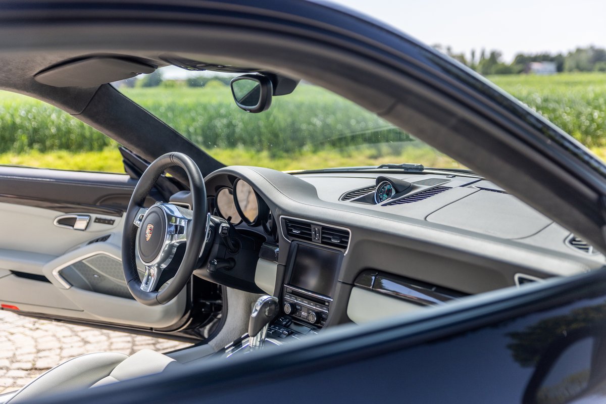 SpicyMotor's tweet image. 🚨 Nouvelle voiture en stock chez Spicy Motor 🚨

Porsche 991 Turbo S, Flat 6 Bi-Turbo 560ch
Année 2013, Noir Basalte Métallique 🏎️

0-100 Km/h en 2,9s, une vrai bombe sur route ! 

Disponible dès maintenant à la vente ! 

( Plus d&apos;informations : spicymotor.fr )