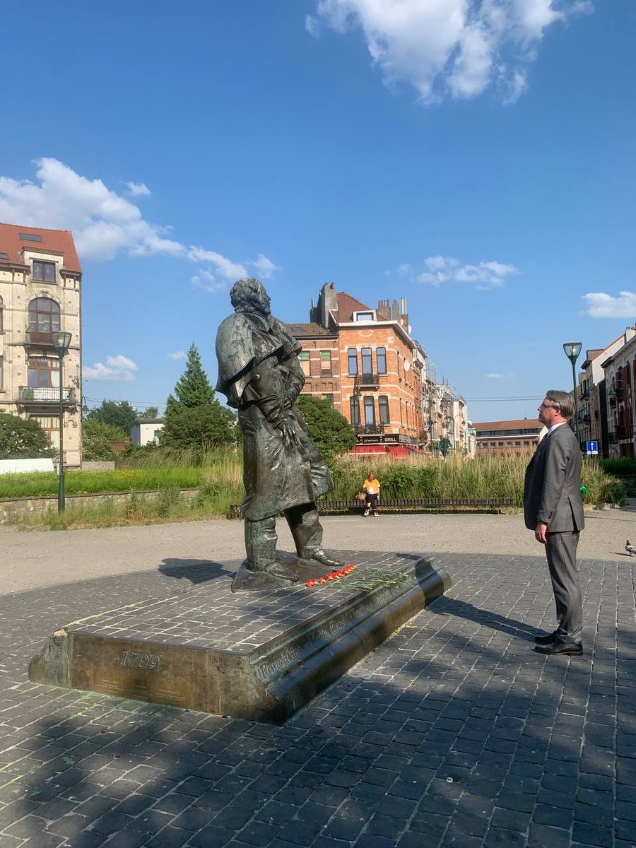 RusMission_EU's tweet image. On 6 June, Russian Language Day, Chargé d’Affaires a.i. of the Russian Mission to the EU Kirill Logvinov laid flowers at the monument to Alexander Pushkin in Brussels.

#RussianLanguage #Pushkin #RussianLanguageDay