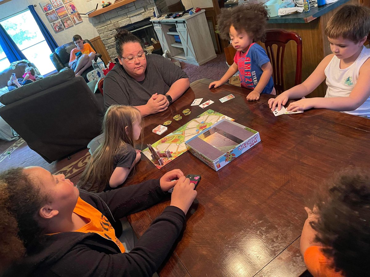 Lyndzy374's tweet photo. This was such a fun game. I liked it so much because it was easy to learn and all ages could play it. Also, I really liked that it moved fast. It was quick and easy to play. 

#myfirstcastlepanic #firesidegames #Tryazon https://t.co/xF7ewUN5P3