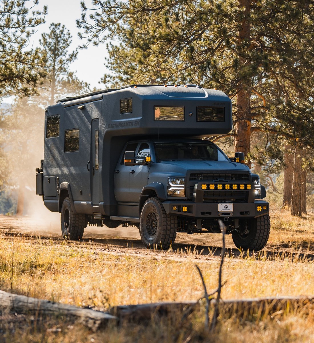 There is always adventure waiting in the woods.

#earthroamer #earthroamerSX #adventure #journey #roamtheearth #offroad #explore #camperlife #adventurelife #4x4camper