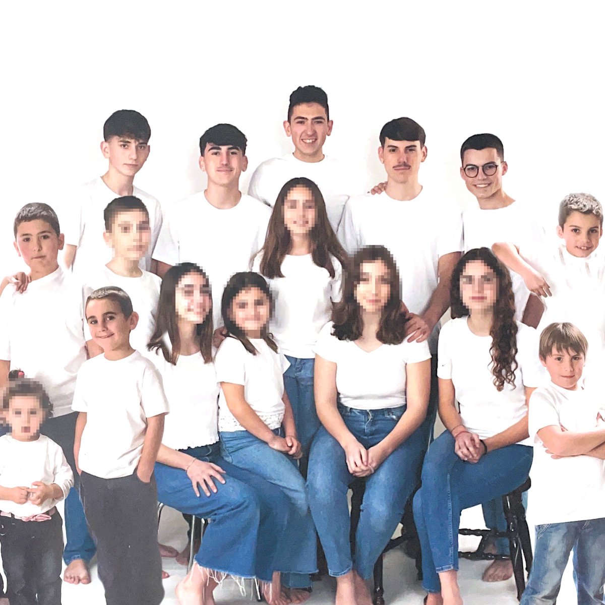 Ajajaja lol??? porque he juntado tres fotos de mi familia y se ha convertido en la portada de BBO del Hoke