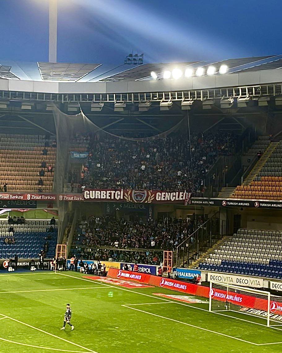 Başakşehir Fatih Terim Stadyumu’ndayız.

#YolumuzTrabzonspor