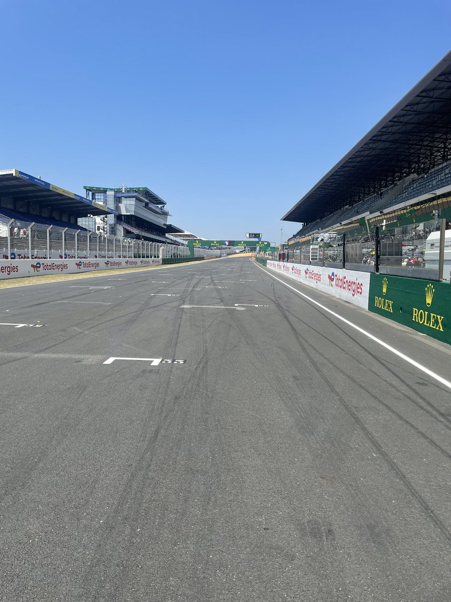 Mrjwat75Michael's tweet photo. #lemans24 Tuesdays very hot lemans https://t.co/GbekPV1Mgt