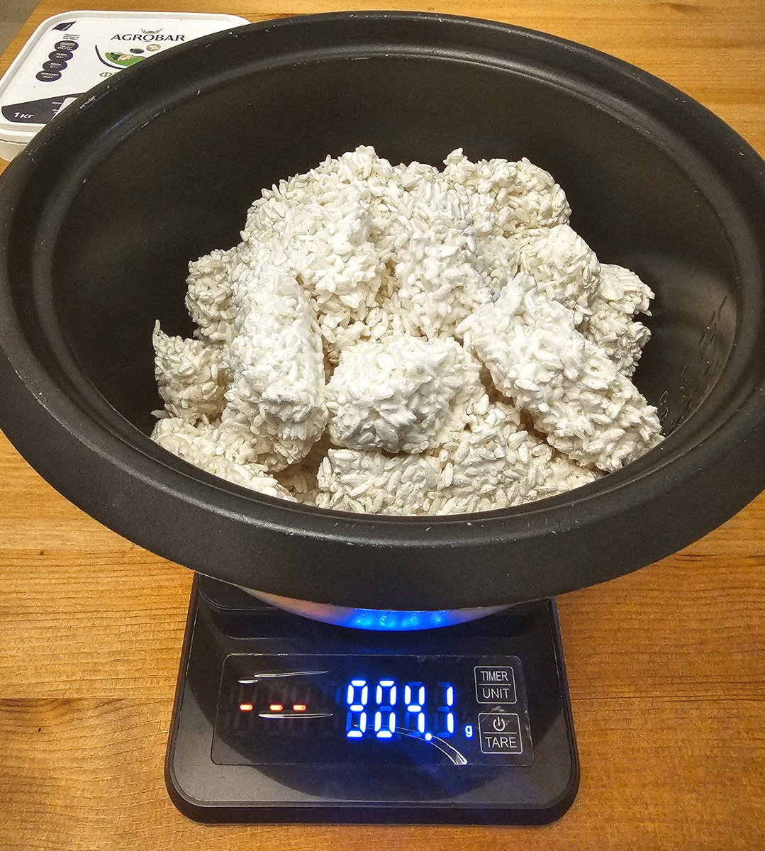 thedenispashkov's tweet image. Making Feijoa amazake with domestically grown koji