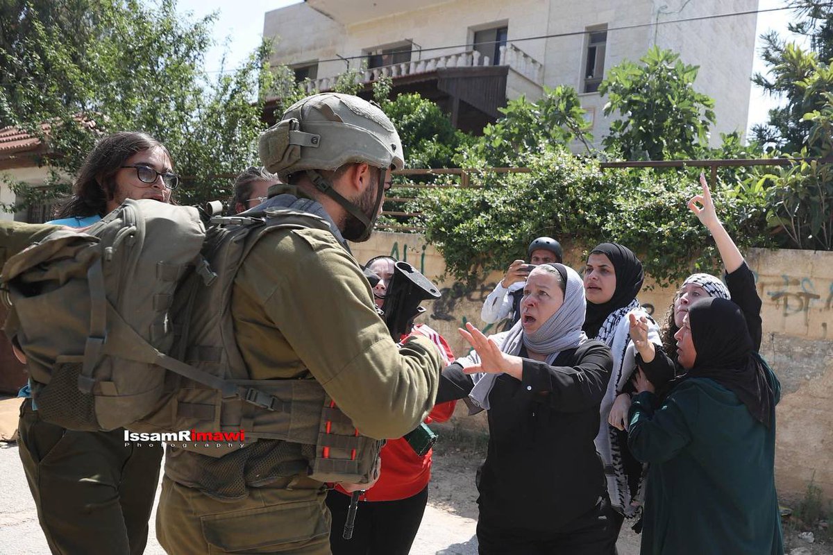 🇵🇸 Palestinian women assaulted by #Apartheidisrael terrorists