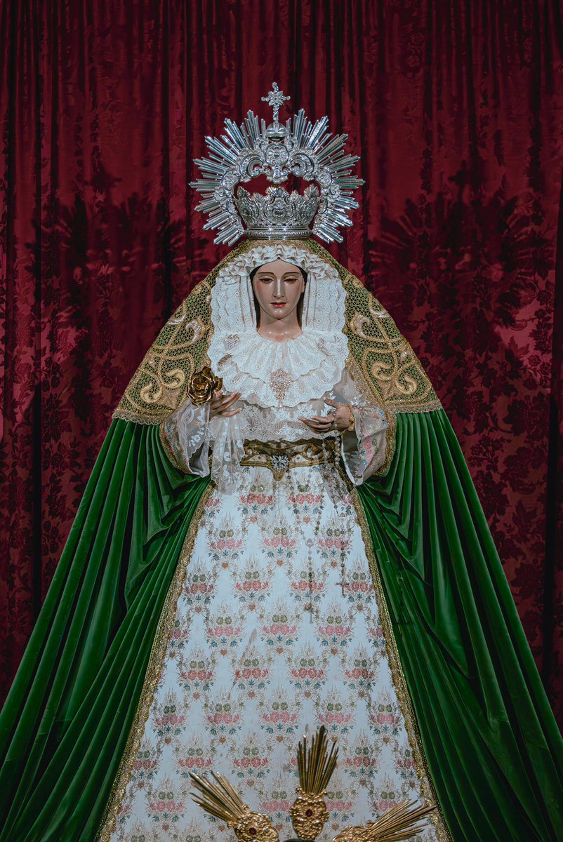 Santa Cena Granada on Twitter "María Stma. De la Victoria se presenta vestida de Reina para la