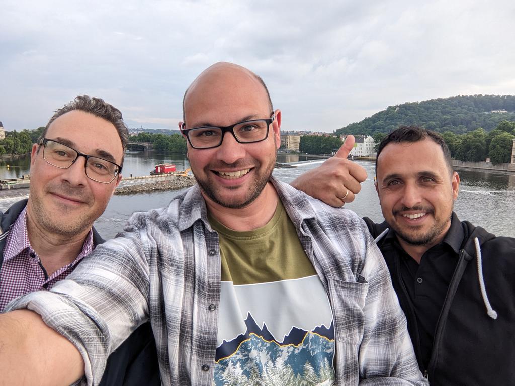 Great to catch-up with friends & colleagues @ArisKoutroulis & @mgrillak of the @ISIMIPImpacts global water sector on the Charles Bridge this evening on the way to the conference dinner!