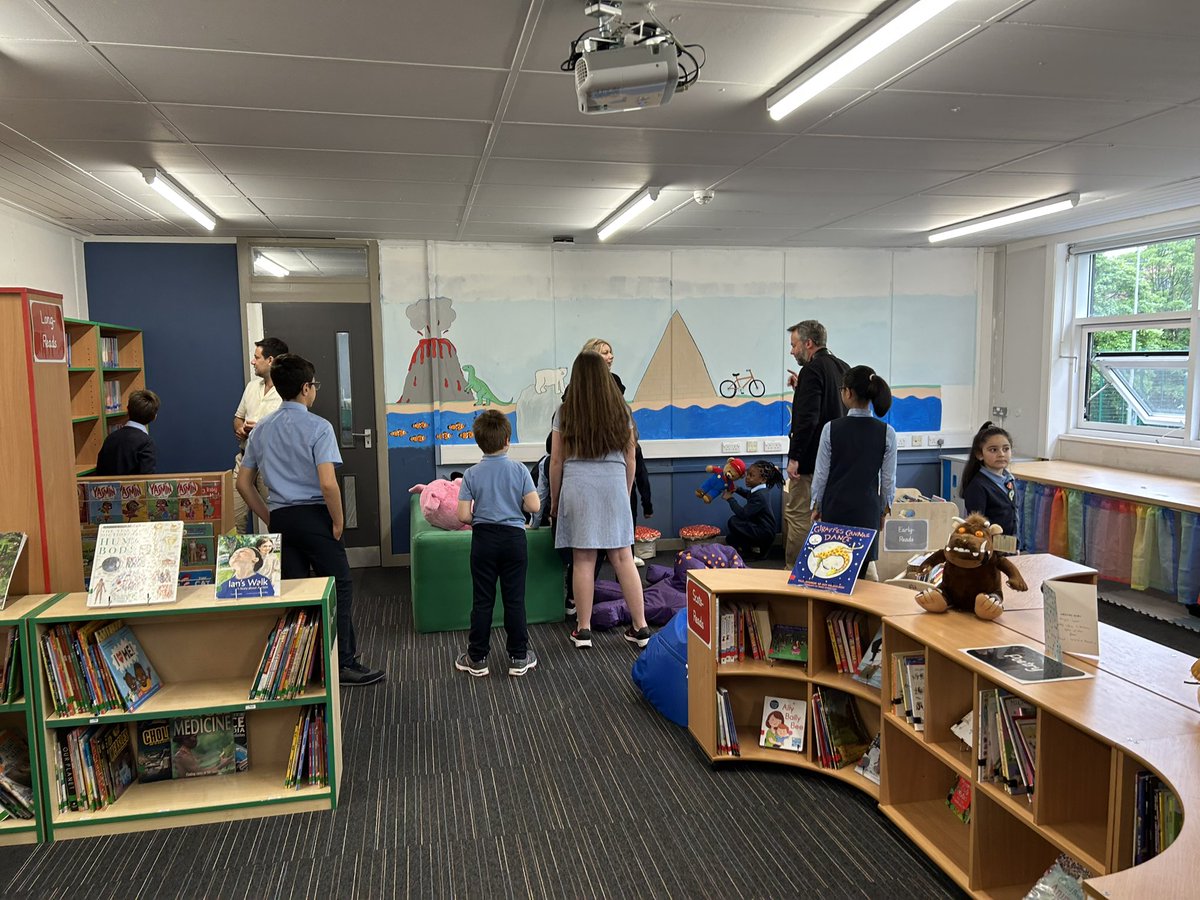 MrsCHarvey15's tweet photo. What a lovely morning spent at the opening of @St_Mungos_Pri fantastic new library 📚 Thank you so much for inviting me and massive well done to all at St Mungo’s and @Sarah_LReid 👏 @GIC_Glasgow https://t.co/d9hphTrrjs