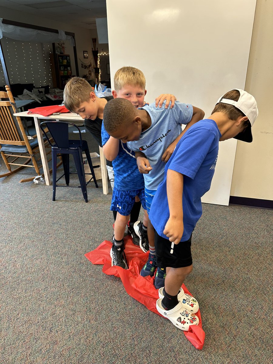 MrsFlora6's tweet photo. Working together to not fall off the magic carpet while flipping it over #LPSSummer2023 #starssc @ShoalCreekStars https://t.co/EVeehkmecx