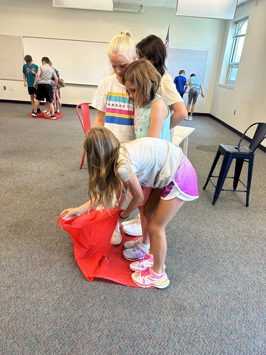 MrsFlora6's tweet photo. Working together to not fall off the magic carpet while flipping it over #LPSSummer2023 #starssc @ShoalCreekStars https://t.co/EVeehkmecx