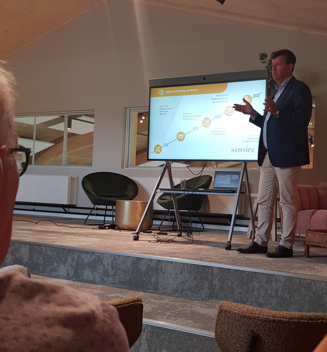 Vughterstede's tweet photo. Problemen in de zorg en veranderende maatschappelijke verwachtingen van de zorg. Bij Sensire ging het roer om. Bestuurder Maarten van Rixtel nam ons mee in de stappen die hij nam, waaronder de oprichting van NAAST: online zorg. #vughterstede #hartvoorgoedleven #technologie https://t.co/8CiQEAq2br