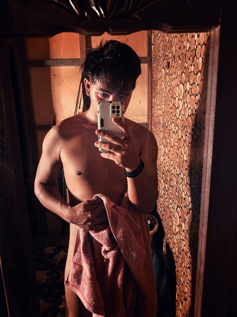 Rhile_x's tweet photo. Night 🖤 https://t.co/kfnlLIzh4Z