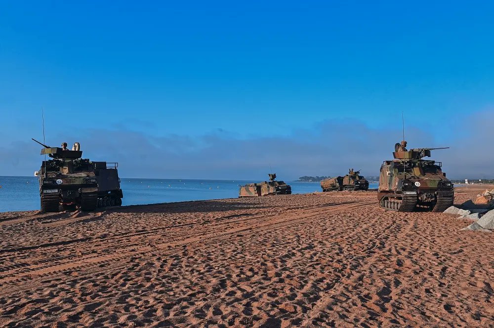 Fx9UVGlWAAECdlF?format=jpg&name=medium