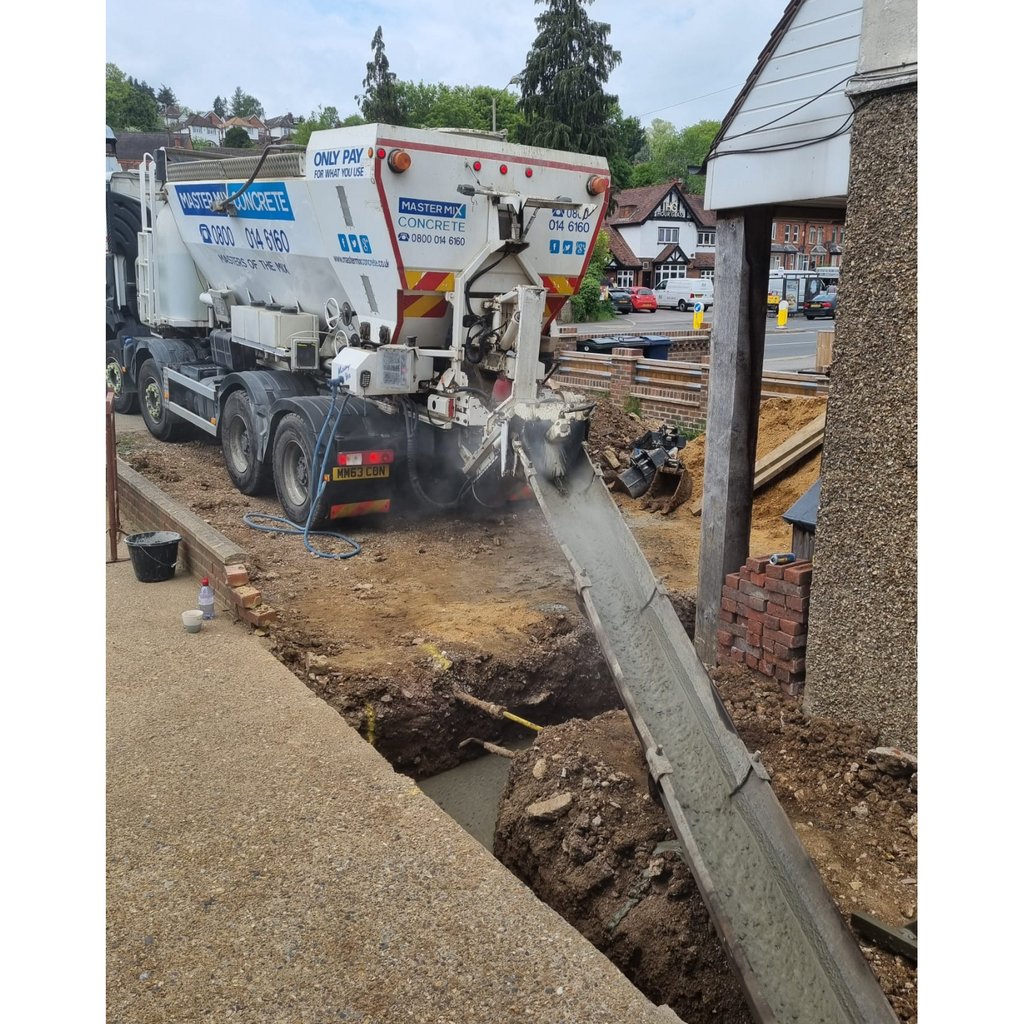 A quick and easy straight pour job in Stanmore, delivering concrete for footings 👌