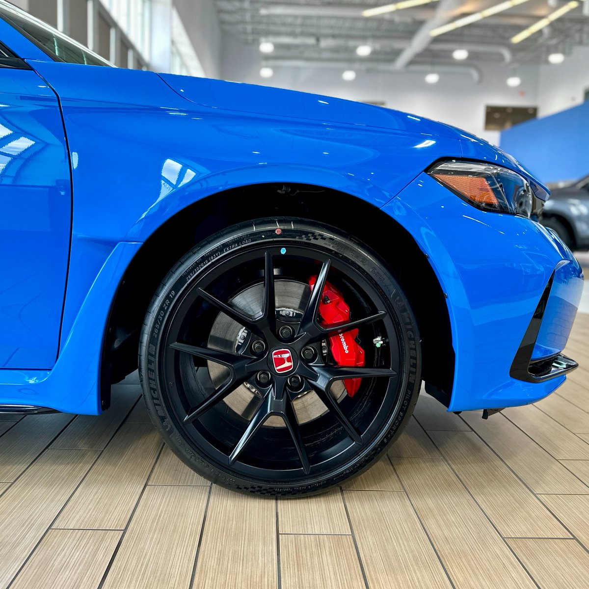 🔥Coming in hot! Who knows what 2023 Honda model this slick and stylish wheel belongs to? 🤔

#ilovepohanka #hondaofchantilly #honda #hondaperformance #hondacivic #hondaaccord #hondacars #hondalove #hondafamily #hondalife #chantillyva #chantilly #dmvcars #dmvcarscene