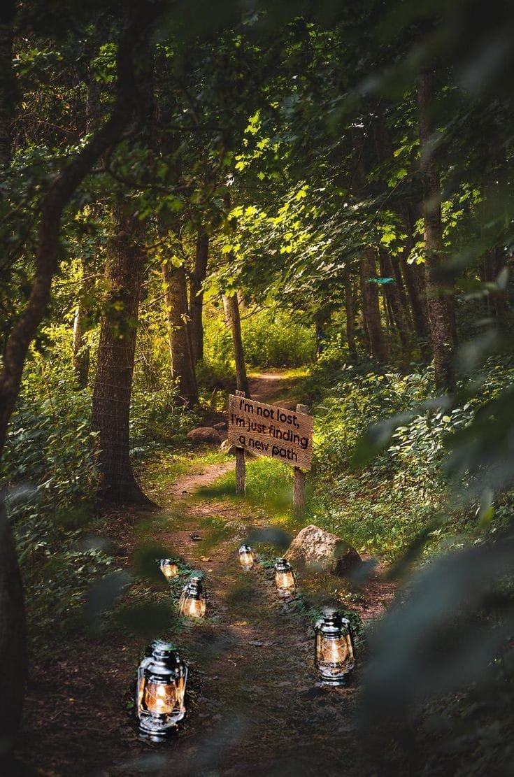 ShinyGlorfindel's tweet photo. Welcome everyone and thank you for celebrating with me today, please come this way.
If you are lost, *whispers* it definitely does not happen often, follow the lanterns. 

✨️ And feel free to take a picture with the inspirational sign ✨️ https://t.co/vKiP7miHLp