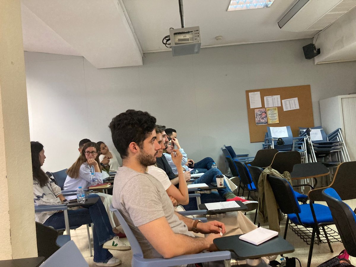 IV curso de cirugía de urgencias para residentes de la <a href="/aecirujanos/">aecirujanos</a> en la sede del <a href="/CHgugm/">Cirugia_HGUGM</a> una estupenda promoción de residentes! <a href="/StcuaeC/">AECUrg</a> <a href="/Me4Trauma/">SoMe4Trauma</a> <a href="/estesonline/">European Society for Trauma & Emergency Surgery</a>