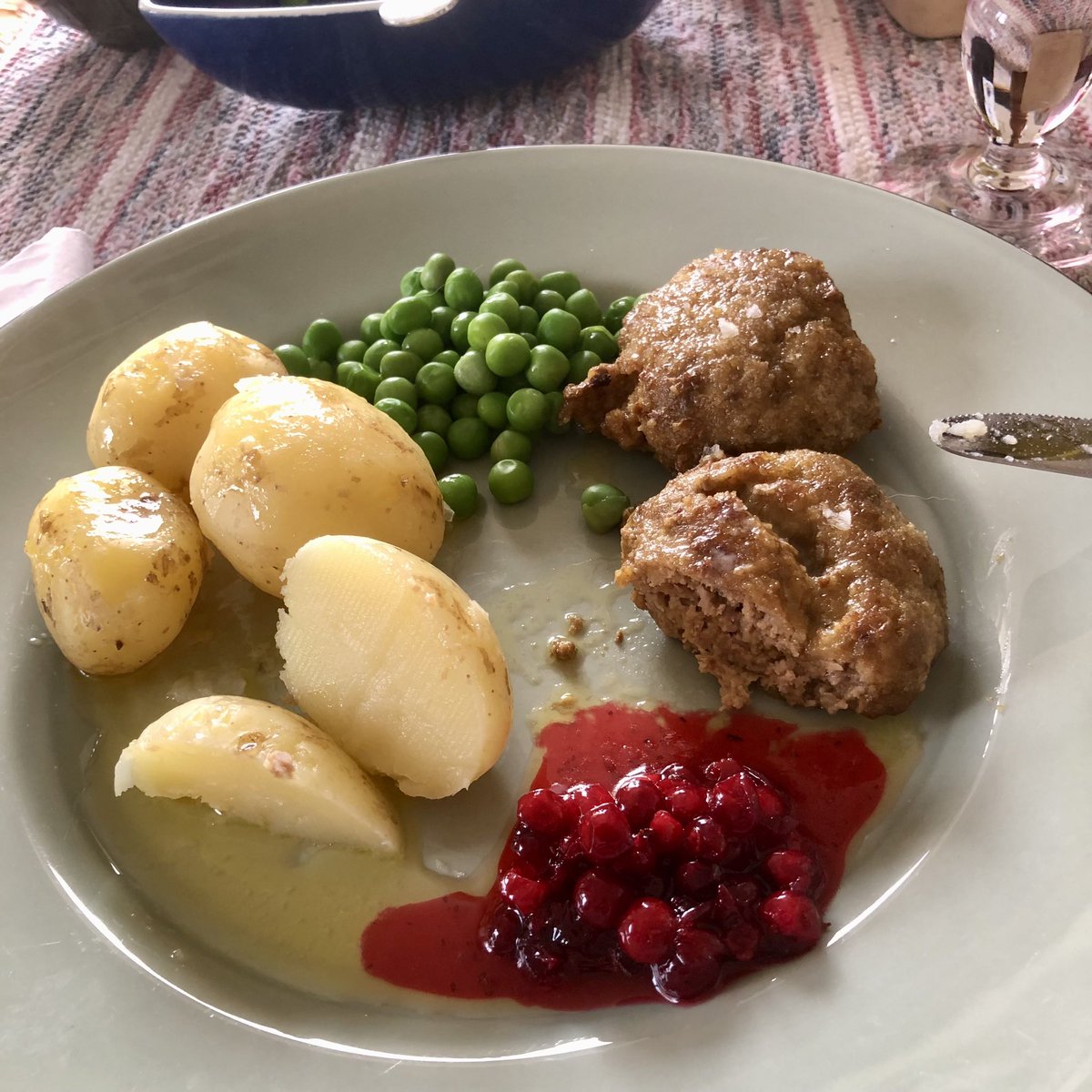 susann_norrb's tweet photo. - med smält smör 😘
#nationaldagsmiddag #wallenbergare https://t.co/fC9fx3ks1P