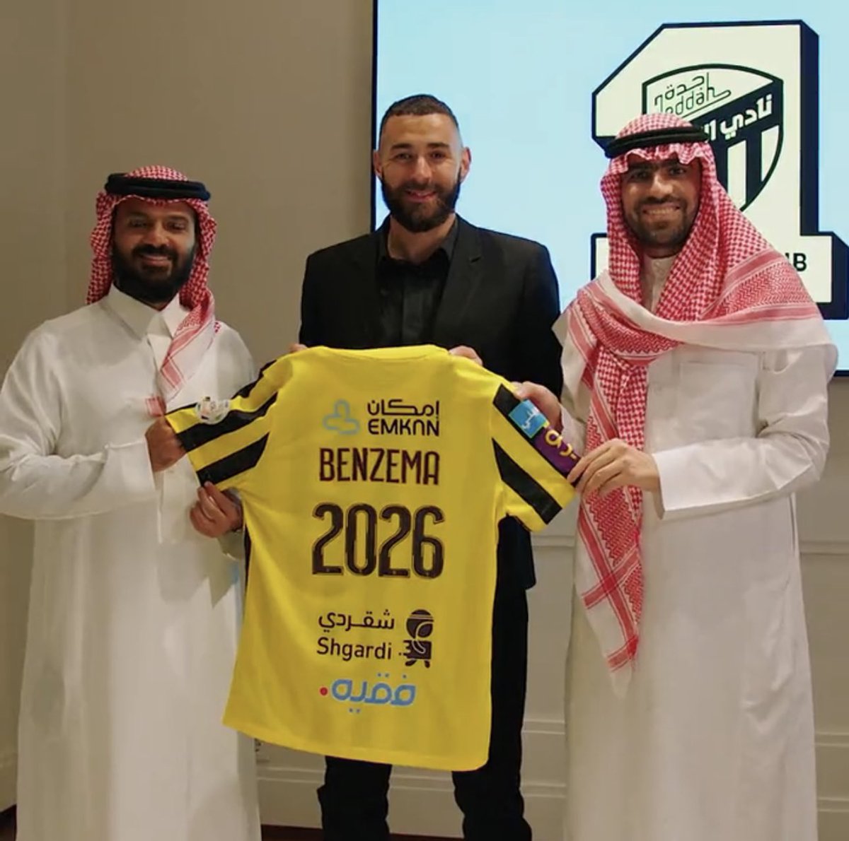 🔹🚨رسميا

 بنزيما اتحادي حتى 2026 

#الاتحاد