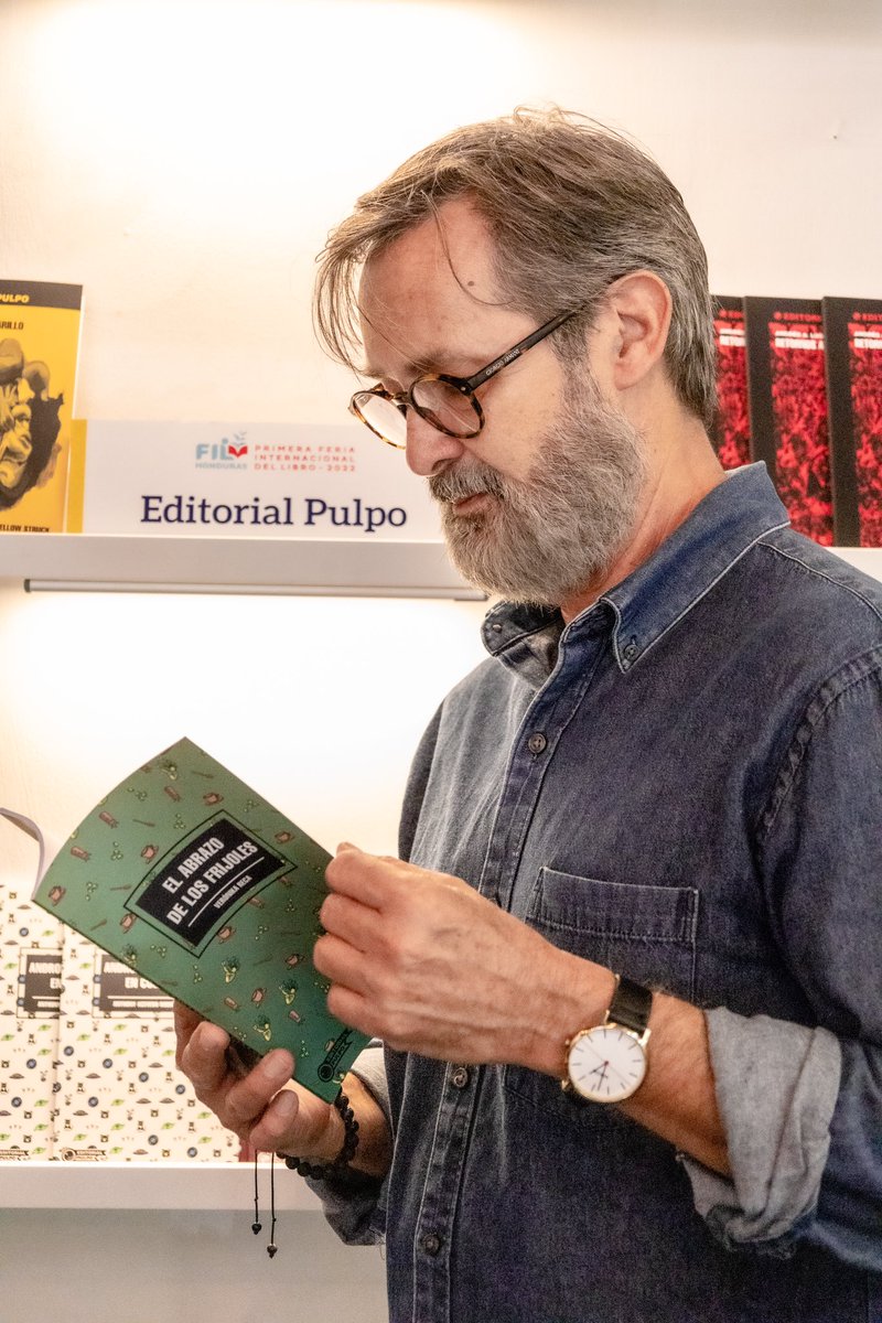 En Librería y Editorial Pulpo asistimos a nuestros clientes para ayudarles a conseguir su próxima lectura. 🙌🏻

¡Visítanos! Hoy martes estaremos de 1 a 6 Pm. 

📍 Primer piso de Santurce Pop frente a Oye Records. 

📸 @j4dphotostudio