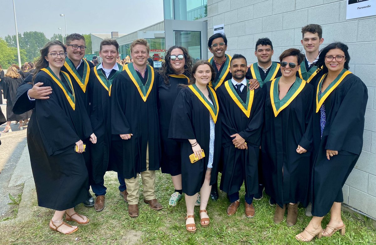 FlemingCollege's tweet photo. It’s time for our afternoon ceremony! 🎓🎉 Tune in and watch the ceremony live here 👉 https://t.co/VNzzD6zkl3 #FlemingGrad https://t.co/74vVNEB9TB