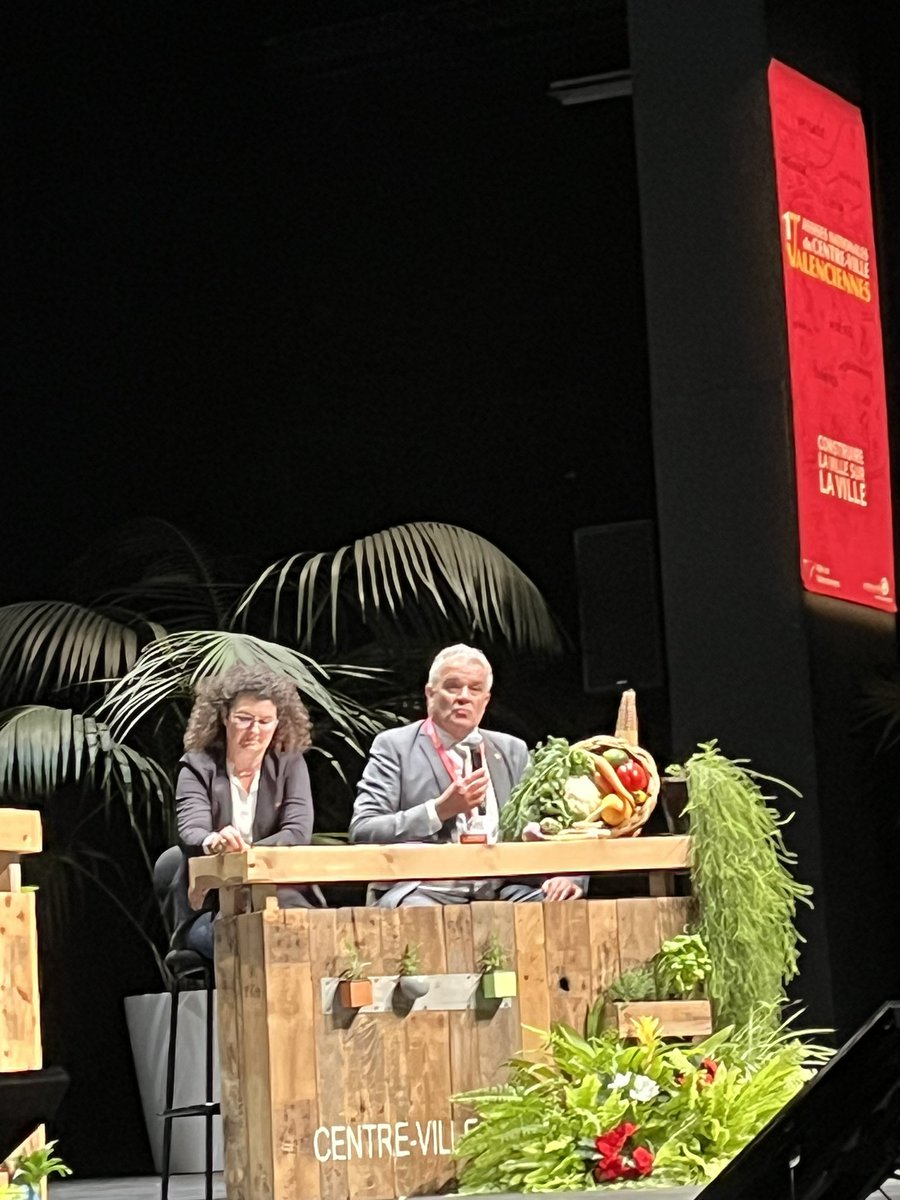 Fromagers's tweet image. Nous participons aux assises nationales du centre-ville à Valenciennes. 
Introduction avec une table ronde consacrée au savoir-faire des métiers alimentaires dans la dynamique des marchés de centre-ville. 
@MonCentreVille @CGAD_france