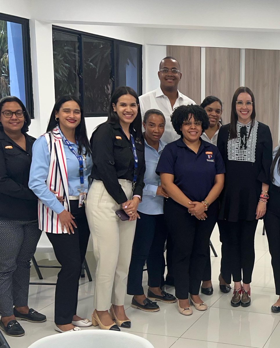 maelisahol's tweet photo. Muchísimas gracias al #MinisterioDeObrasPúblicas y a la Universidad #UPID por su invitación a impartir el módulo de fideicomisos inmobiliarios y públicos, reglas de prevención de lavado y competencia. Gracias a los participantes por su activa interacción. Demasiado talento joven. https://t.co/pFyHwYhacw