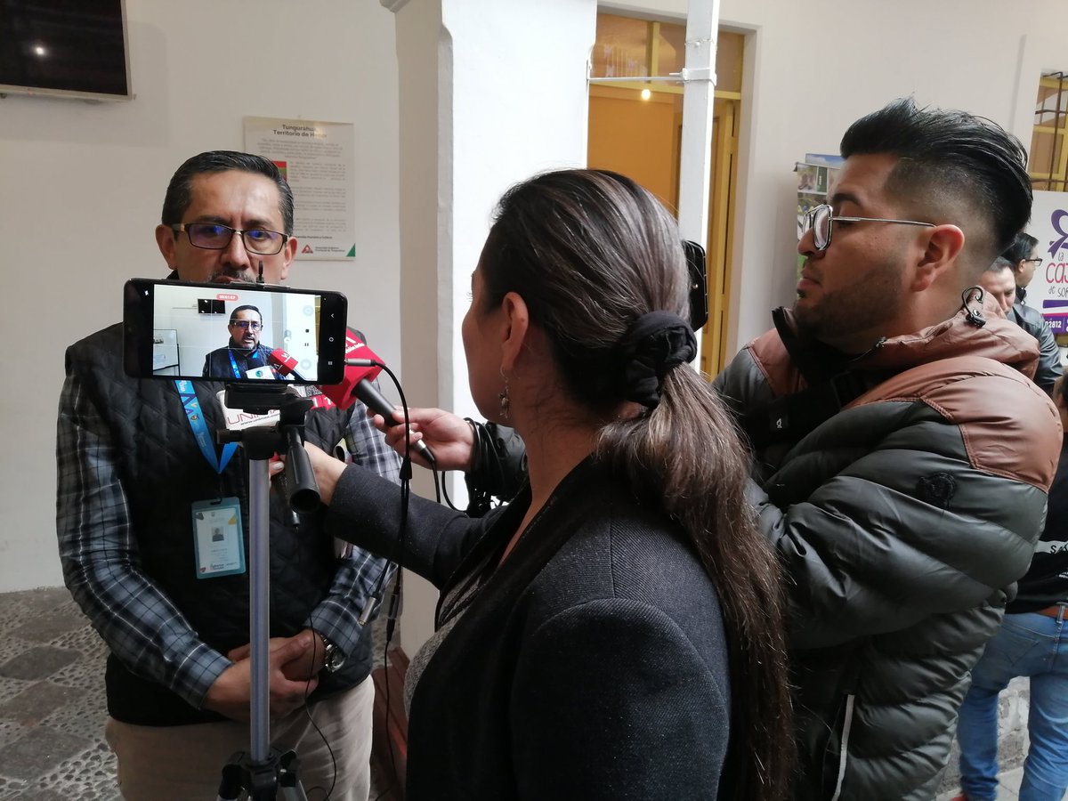 ECU911Ambato's tweet photo. [MEDIOS 📻]

@UvidiaJorge, #CZ3 detalló a la ciudadanía sobre la operatividad del sistema de #VideovigilanciaECU911 a través de @UNIMAXTV y @andina_vision.

#ECU911SomosTodos https://t.co/STl9EfMthk