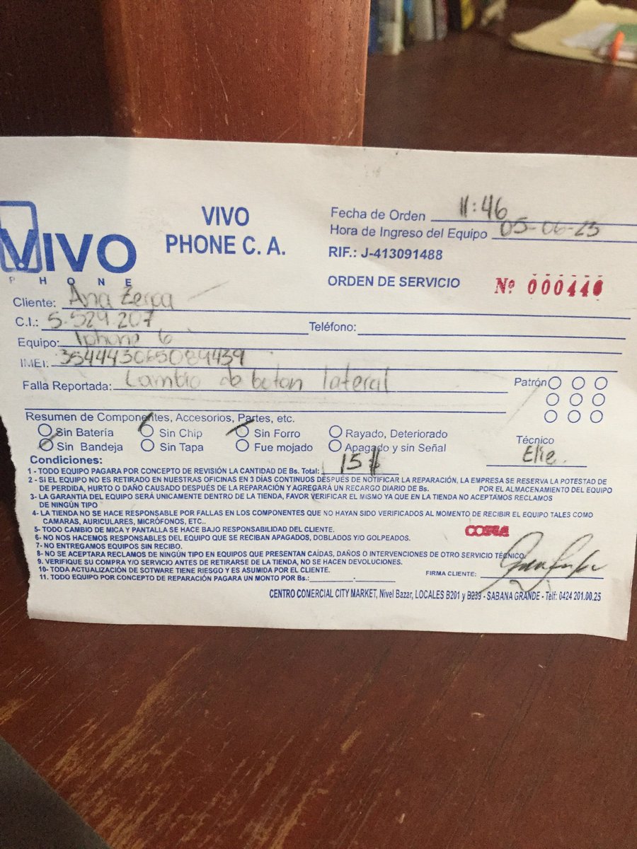 analibros's tweet photo. Este negocio son unos ladrones, ayer llevé mi teléfono para cambiar el botón de encendido.  Hoy el teléfono está igual. Dale re Twitter para que llegue a muchas personas https://t.co/t22CiOF3ql