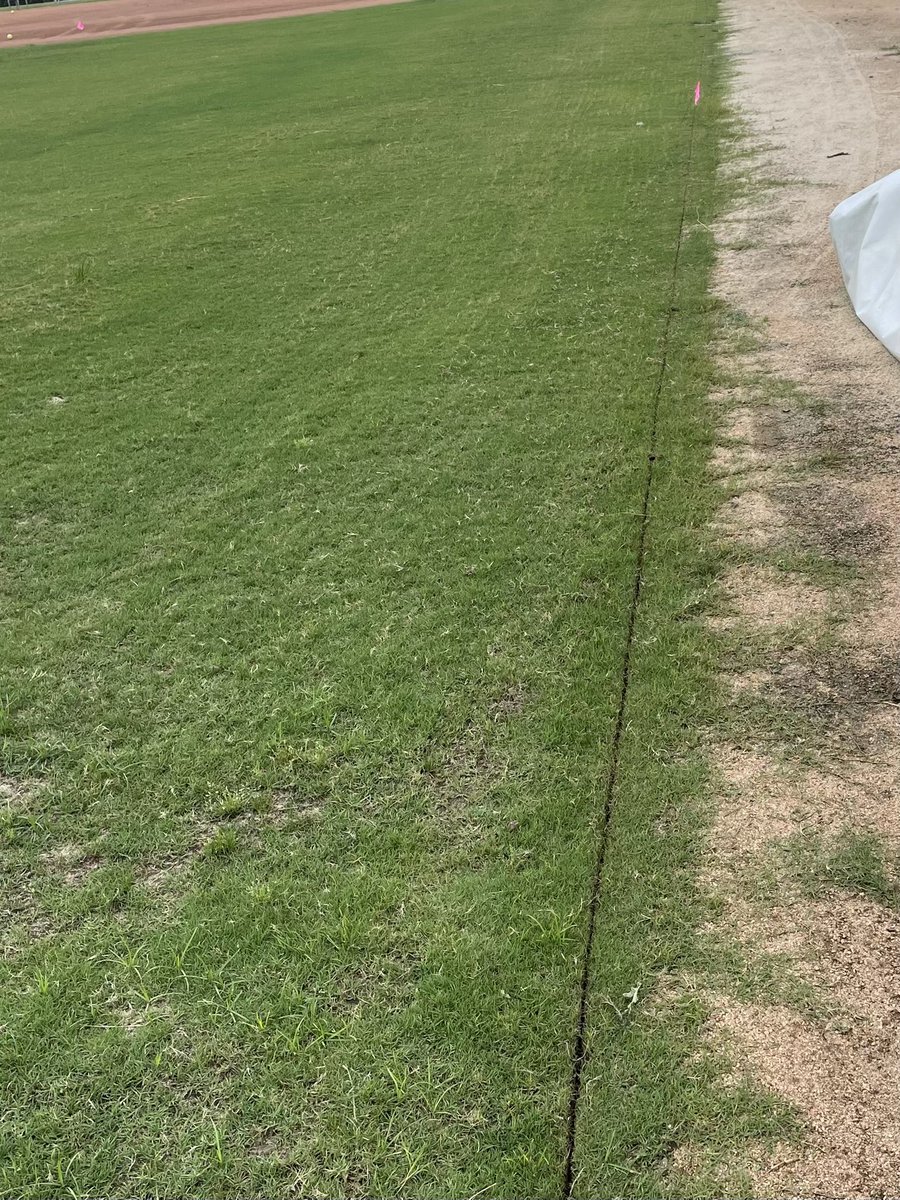 BrannonBurks's tweet image. We’ve completed cultural work at TX A&amp;amp;M-San Antonio &amp;amp; moving on to edging and warning track maintenance. @SFSturf_pros #PythagoreanTheorem #ParallelLines

Operator: @bradensomervil1