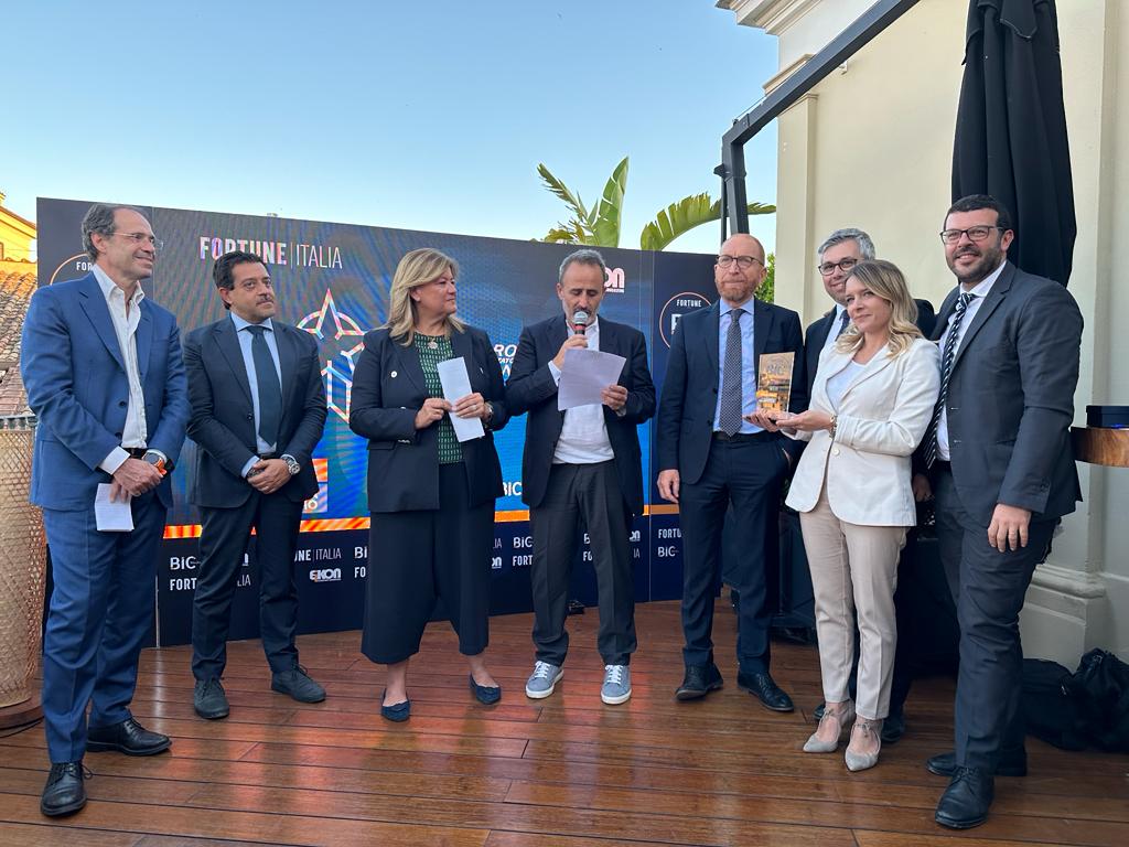 Eikon SC (@eikonsc) on Twitter photo Il premio speciale "chiarezza del messaggio" #BIC23 a <a href="/fsitaliane/">Ferrovie dello Stato Italiane</a>: per la giuria indipendente il progetto "Cantieri parlanti" ha saputo promuovere l'informazione e il confronto coi cittadini, con contenuti chiari, integrati in un'immagine coordinata e fruibili a diversi pubblici Il premio speciale "chiarezza del messaggio" #BIC23 a <a href="/fsitaliane/">Ferrovie dello Stato Italiane</a>: per la giuria indipendente il progetto "Cantieri parlanti" ha saputo promuovere l'informazione e il confronto coi cittadini, con contenuti chiari, integrati in un'immagine coordinata e fruibili a diversi pubblici