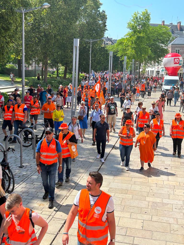cfdt_hdf's tweet photo. 14e journée de mobilisation contre la #reformedesretraites dans les Hauts-de-France. Les travailleuses et travailleurs continuent de s’opposer à cette réforme injuste. Ce passage en force restera dans la tête des travailleurs pendant longtemps. Nous n’oublions pas. #cfdthdf https://t.co/6feSBhBEPW