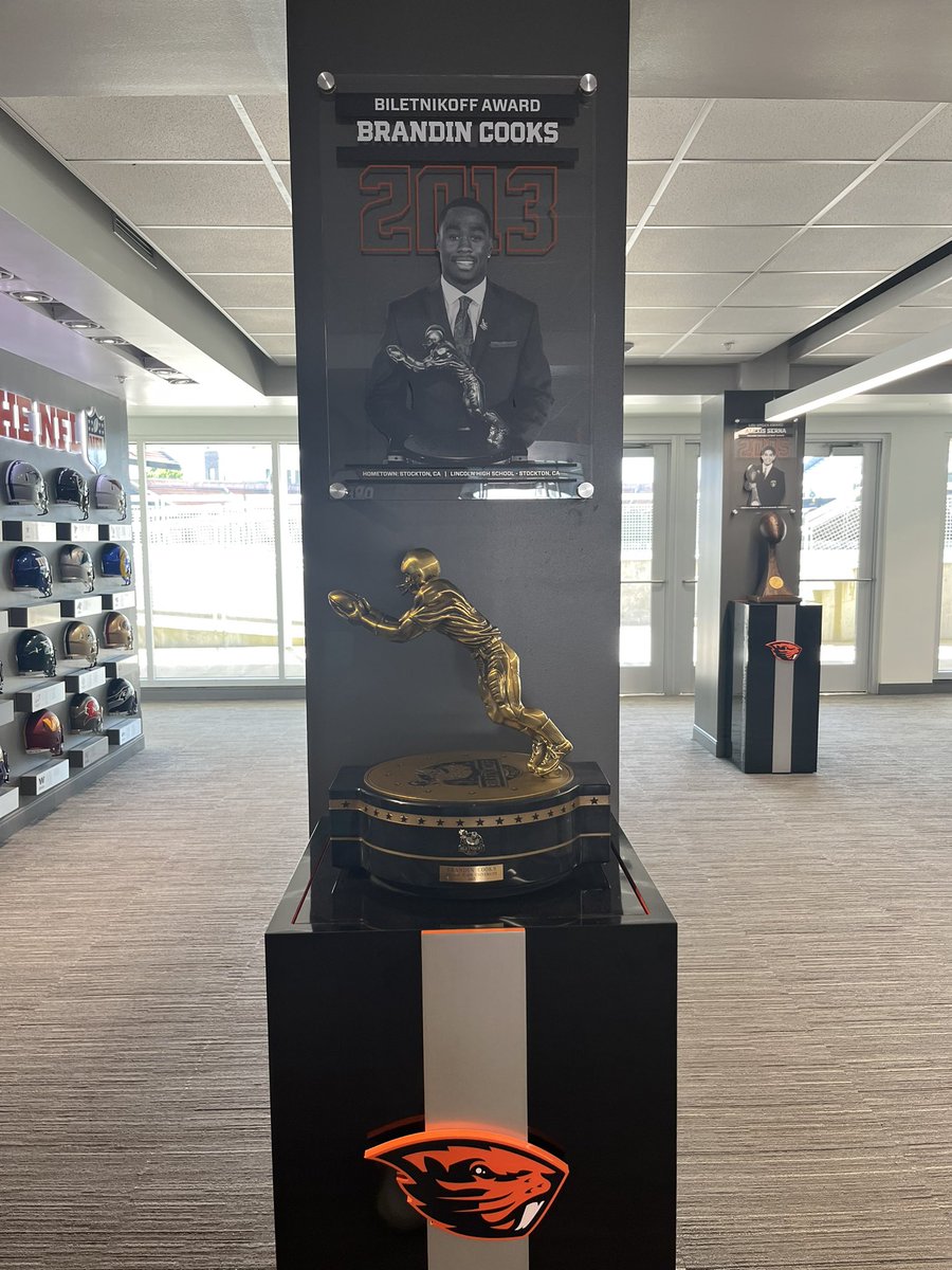 Caught up <a href="/BeaverFootball/">Oregon State Football</a> WR and @TrueBuzzFB Alum Montrel Hatten 

Hatten grew up in the True Buzz program and now he’s doing his thing with the Beavers 

#WeBuzzn #DistinctlyHisCollegeTour