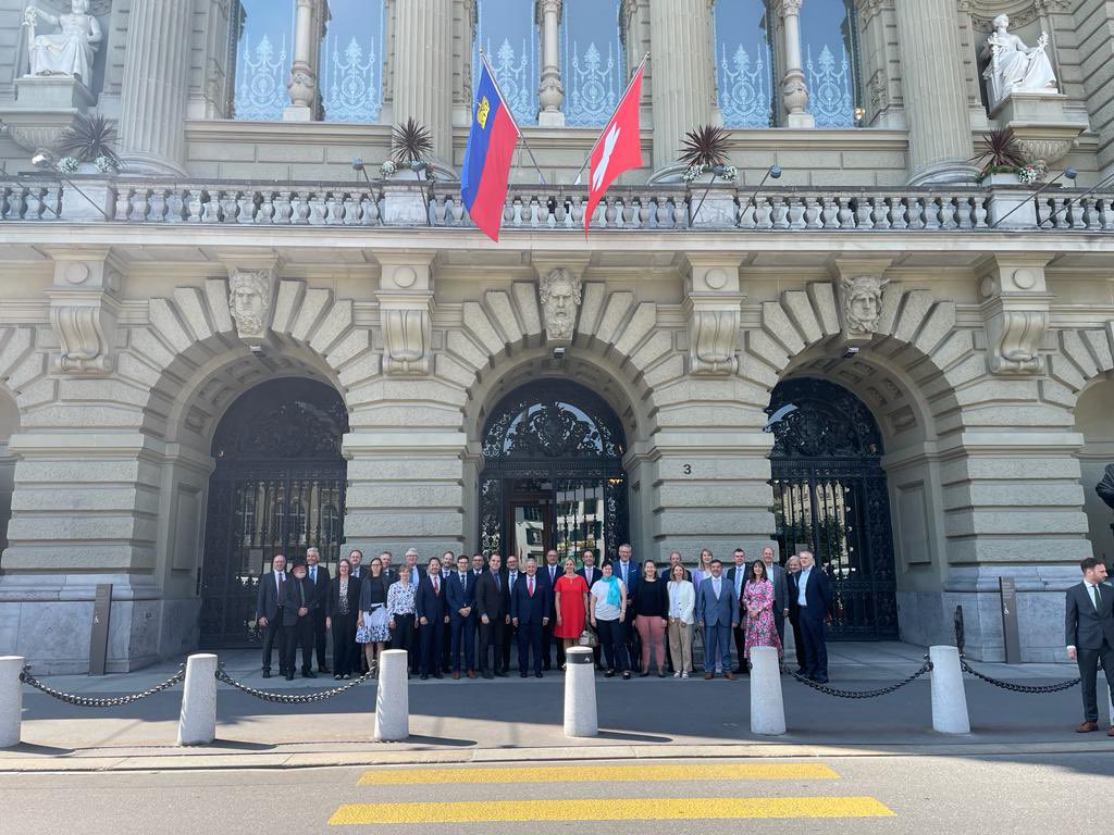hubertbuechel's tweet photo. Reise des Liechtensteinischen Landtags ins Bundeshaus anlässlich des 100 Jahr Jubiläums des Zollvertrags 🇨🇭🇱🇮#landtagliechtenstein #Nationalrat #bundeshaus https://t.co/Ru4YtMIjDP