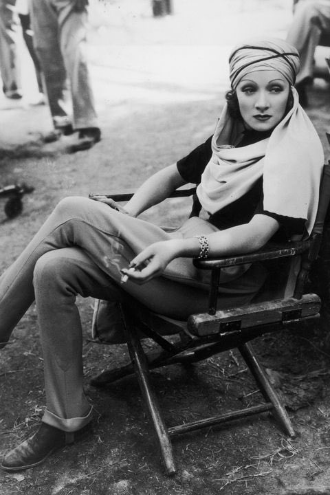 1936: Marlene Dietrich

#MarleneDietrich takes a smoke break while wearing a turban for her role in #TheGardenofAllah.