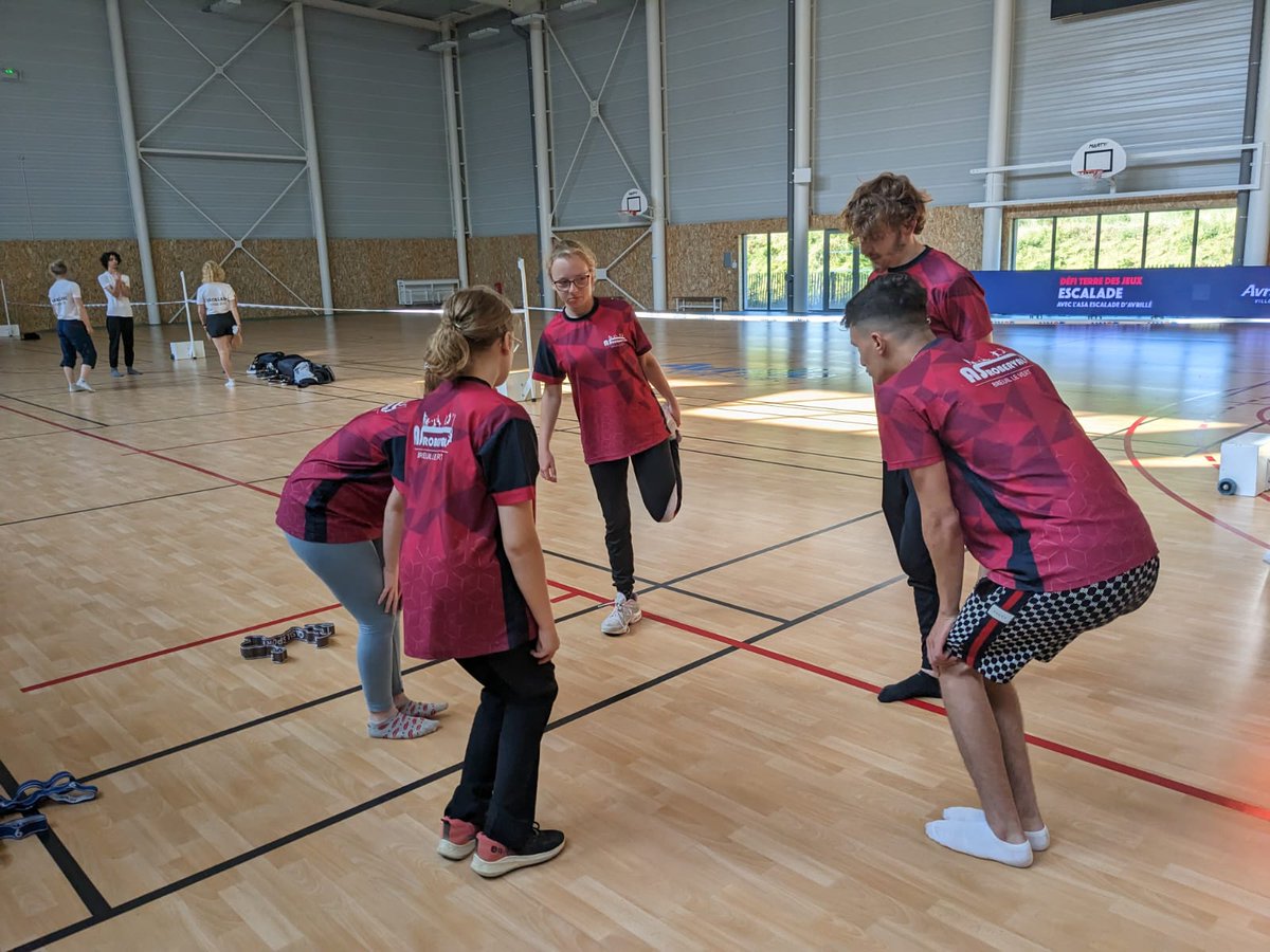 LyceeRoberval's tweet photo. Nos élèves de la section sportive et de l'AS escalade aux championnats de France @unss. Bravo à eux pour ce parcours remarquable qui les a menés à ce niveau de la compétition. Bravo et Merci aux professeurs qui les encadrent.
@AcAmiens @DSDEN60 @hautsdefrance @unss_amiens https://t.co/eRvQufoHip
