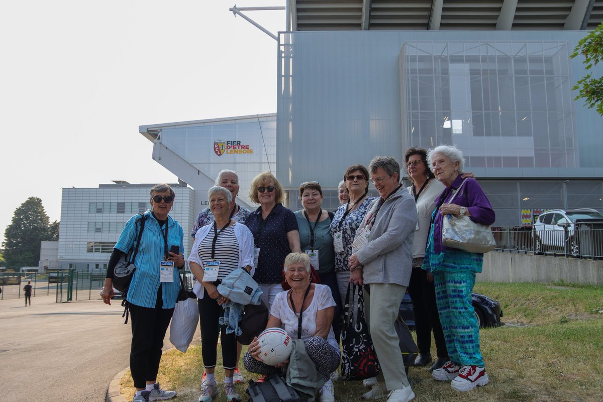 Les #MamiesFoot sont arrivées au stade Bollaert-Delelis du <a href="/RCLens/">Racing Club de Lens</a> à l’occasion du #MatchDesHeros. ⚽