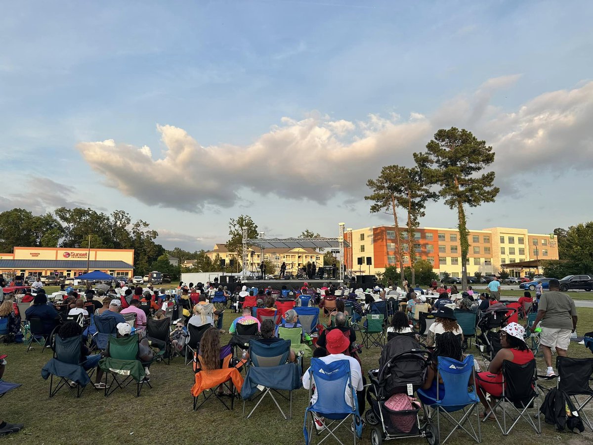 Over 500 in attendance for the #PortWentworth's 'Front Porch Fridays' Concert Series behind City Hall!  Next concert will be July 14th behind City Hall!